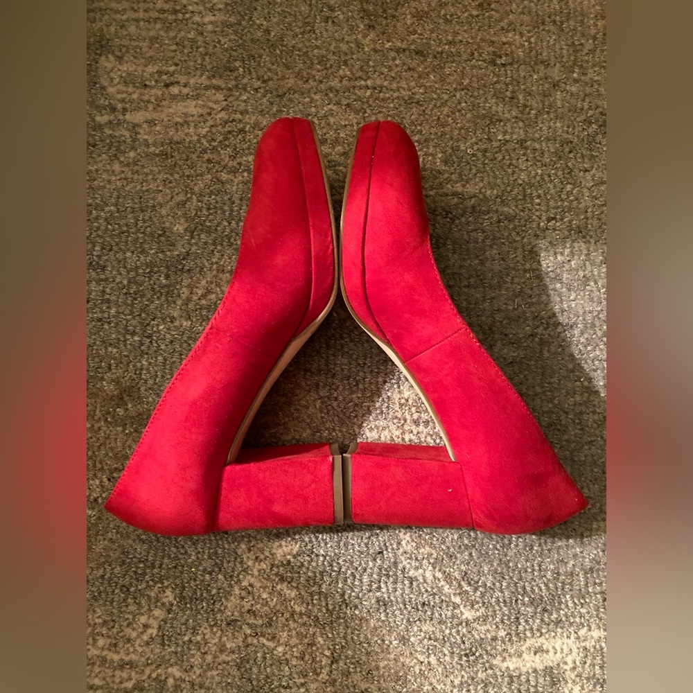 Bandolino Red Suede Block Heel Pumps Red Bandolino suede heel pumps 7 1/2